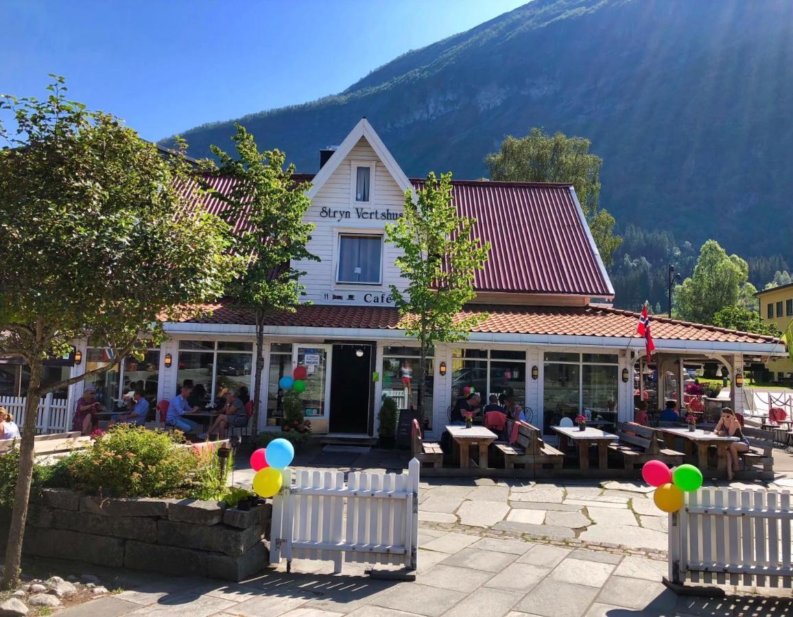 Stryn Kaffebar & Vertshus מראה חיצוני תמונה